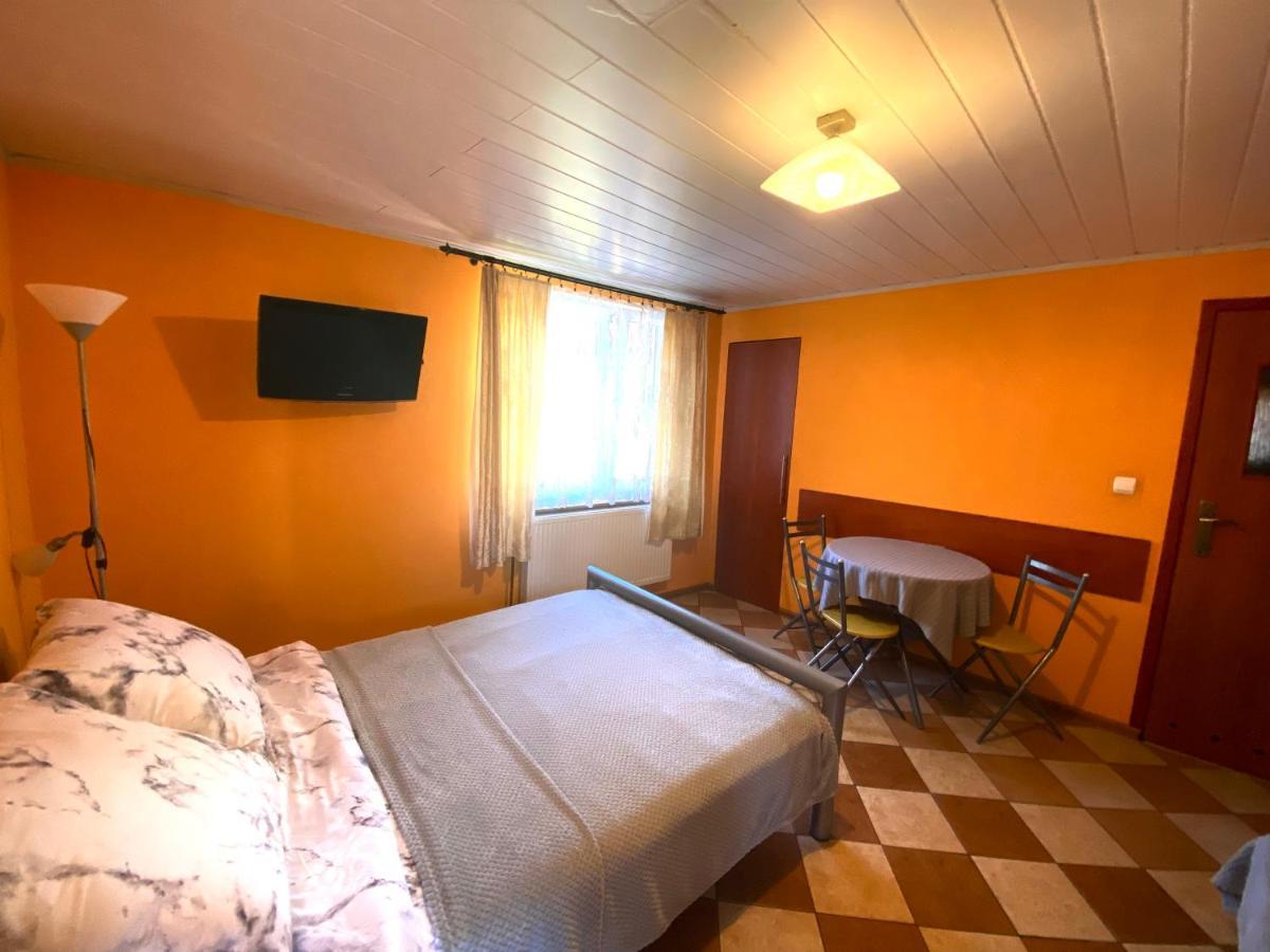 Pokoje Goscinne Marcin Leba Exterior foto